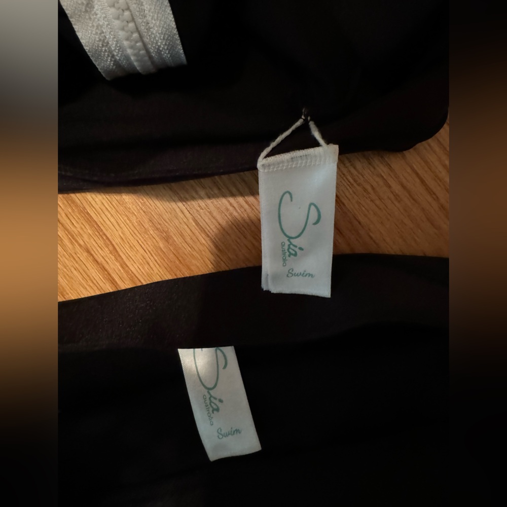Sia Australia black bathing suit / rashguard. US size 6, fits like a Small. - Picture 3 of 5